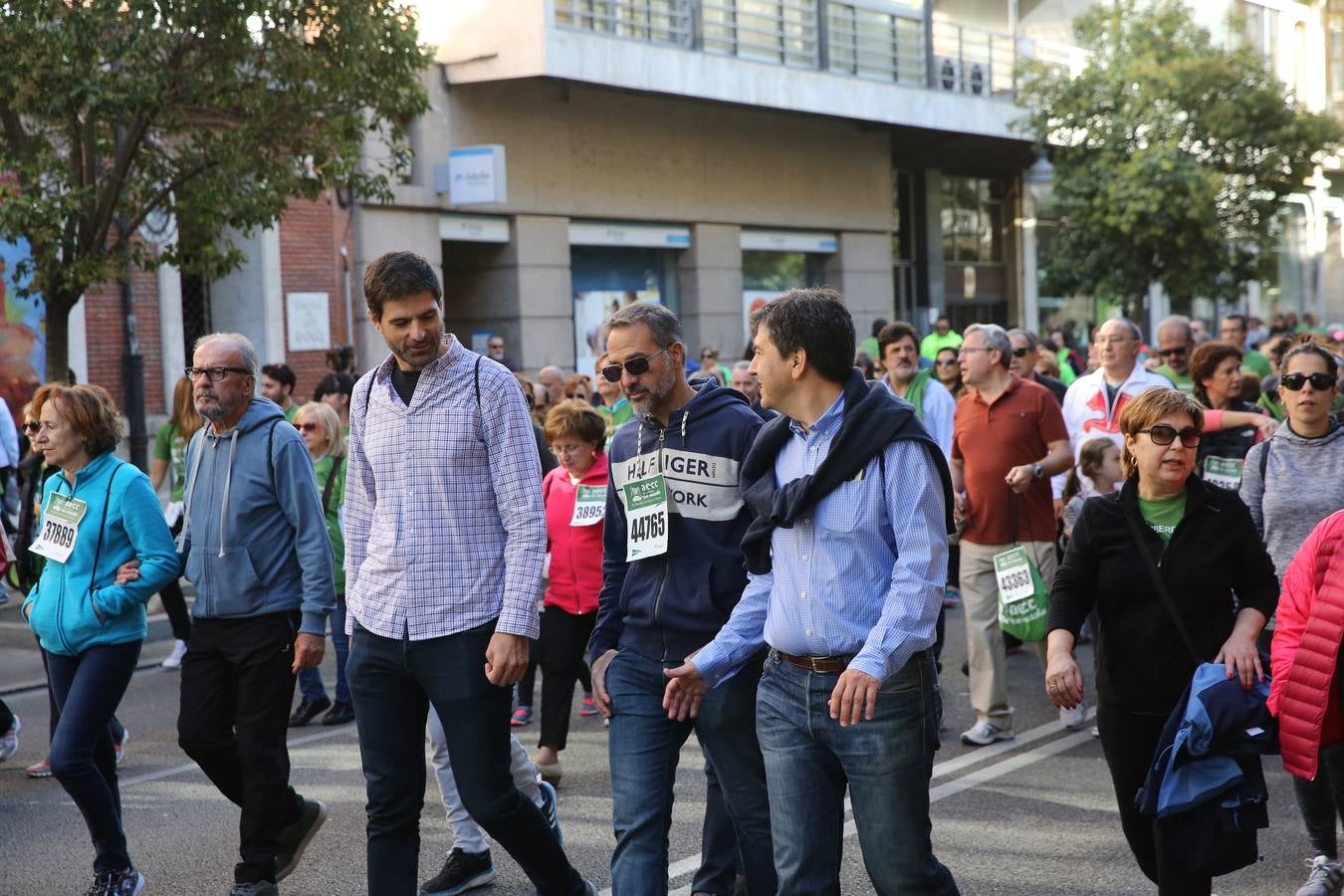 Miles de vallisoletanos se han vestido hoy de verde para salir a la calle en una marcha histórica