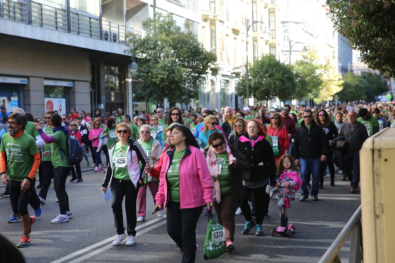 Miles de vallisoletanos se han vestido hoy de verde para salir a la calle en una marcha histórica