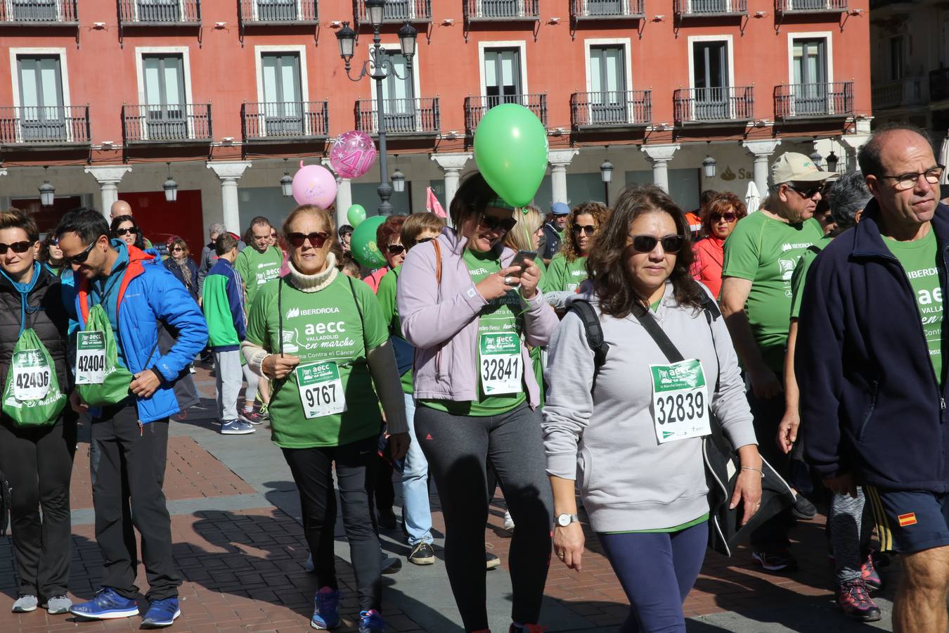 Miles de vallisoletanos se han vestido hoy de verde para salir a la calle en una marcha histórica