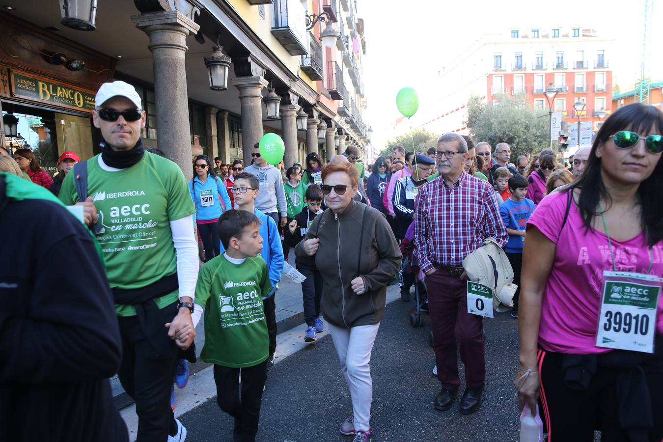 Miles de vallisoletanos se han vestido hoy de verde para salir a la calle en una marcha histórica