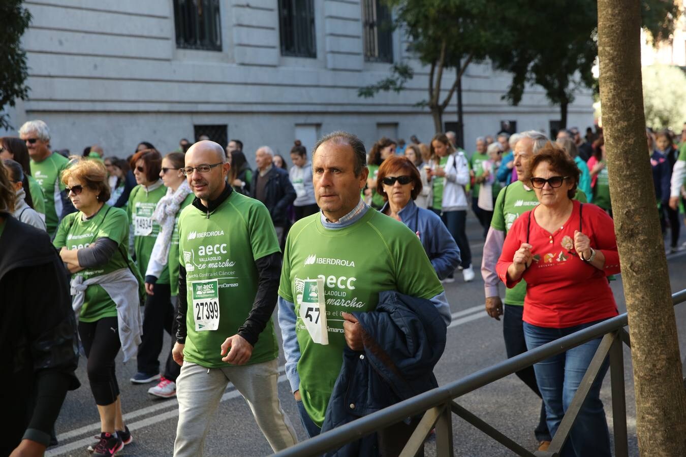 Miles de vallisoletanos se han vestido hoy de verde para salir a la calle en una marcha histórica