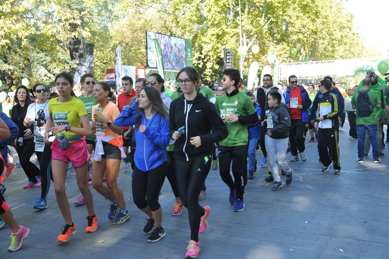 Miles de vallisoletanos se han vestido hoy de verde para salir a la calle en una marcha histórica