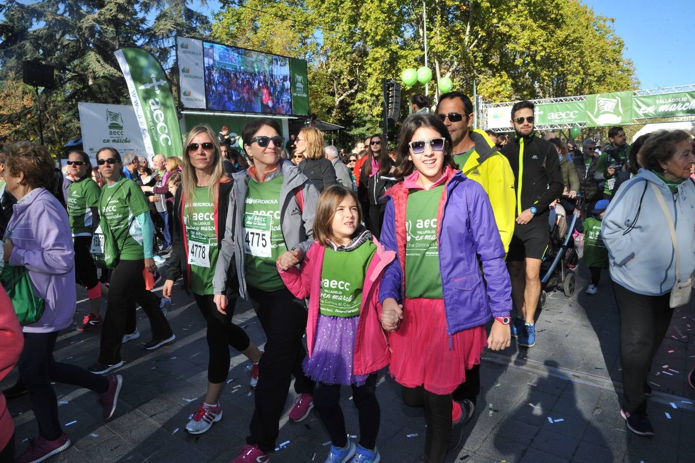 Miles de vallisoletanos se han vestido hoy de verde para salir a la calle en una marcha histórica