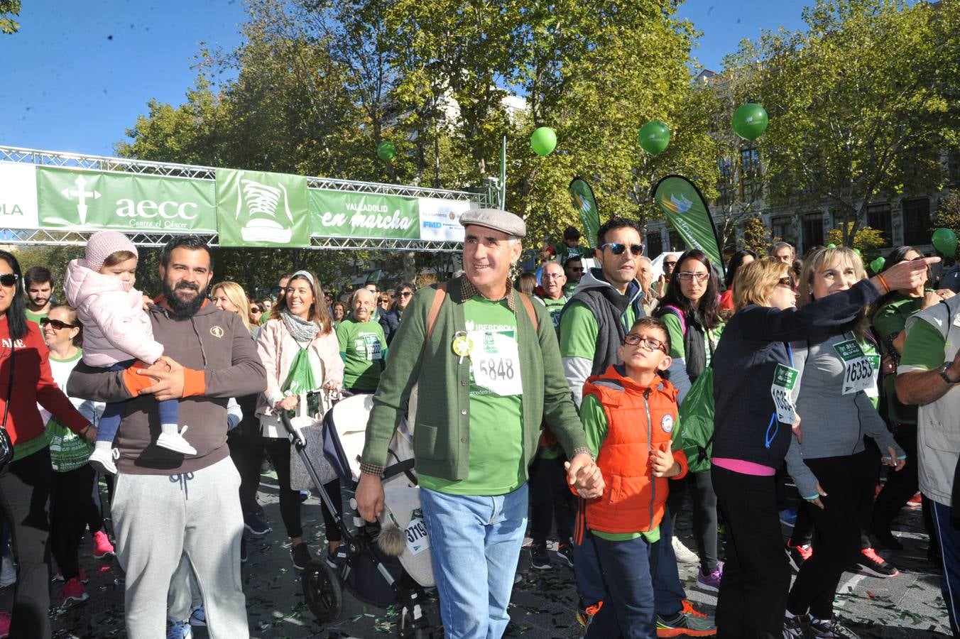 Miles de vallisoletanos se han vestido hoy de verde para salir a la calle en una marcha histórica