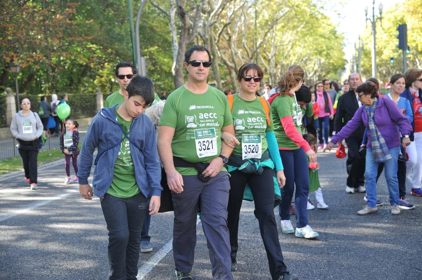 Miles de vallisoletanos se han vestido hoy de verde para salir a la calle en una marcha histórica