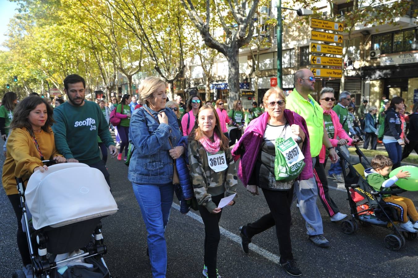 Miles de vallisoletanos se han vestido hoy de verde para salir a la calle en una marcha histórica