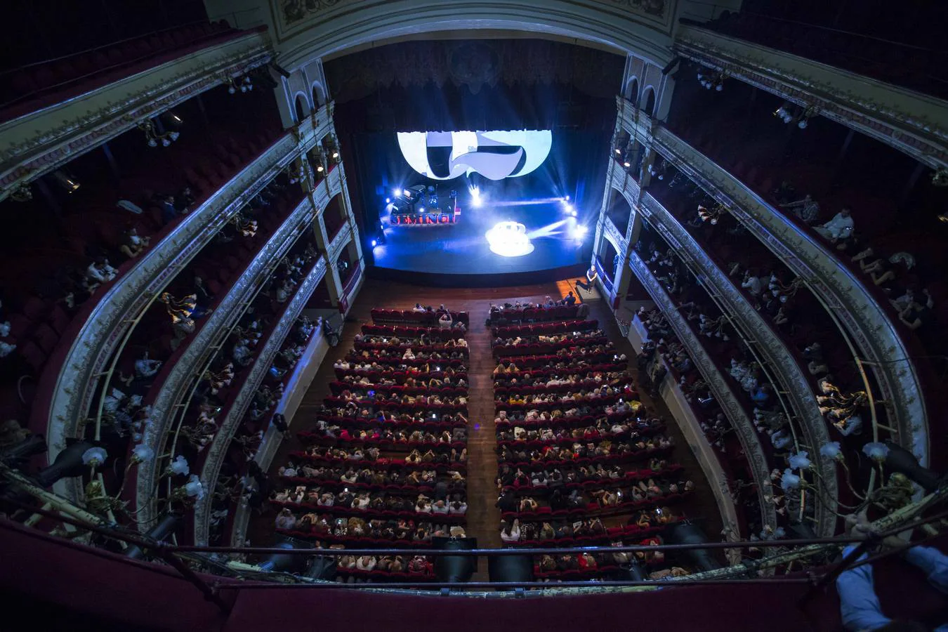 El Teatro Calderón se vistió de gala para despedir la 62 edición de la Seminci.