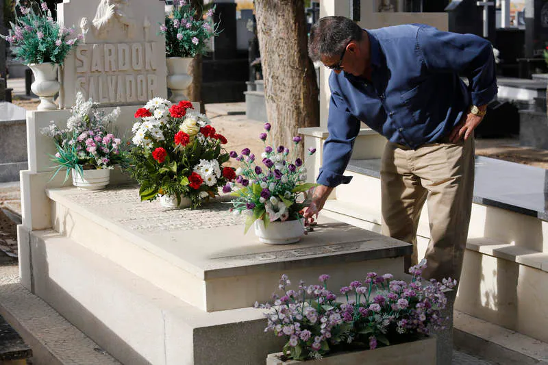 Cientos de palentinos se han acercado hasta el cementerio municipal Nuestra Señora de los Ángeles