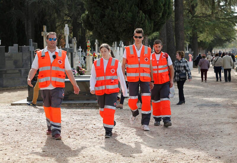 Cientos de palentinos se han acercado hasta el cementerio municipal Nuestra Señora de los Ángeles