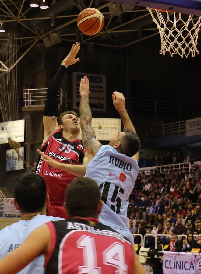 Las decisiones arbitrales en los últimos minutos impiden el triunfo de las Ardillas