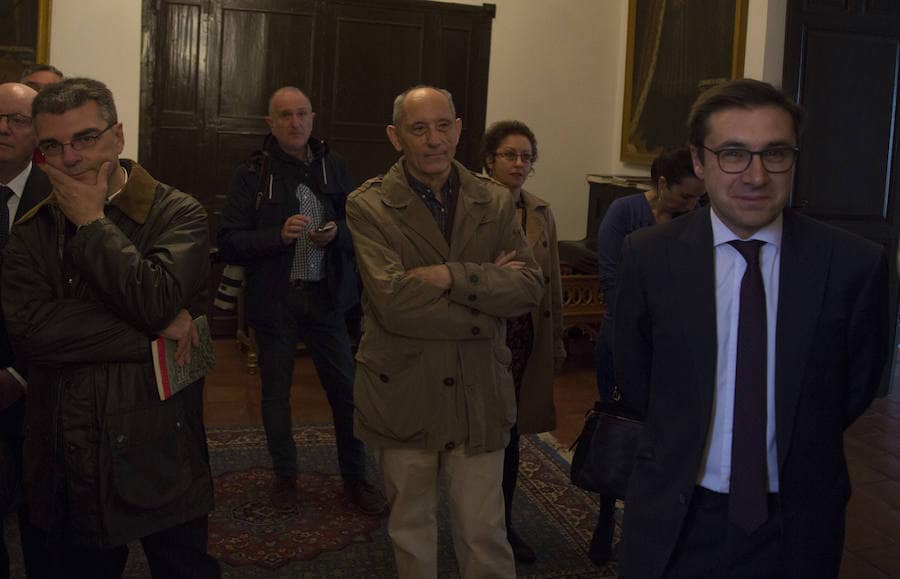 Asistentes a la entrega de la Cruz de la Santa Sede a José Jiménez Lozano