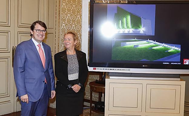 Alfonso Fernández Mañueco y María Luisa Lombardero muestran la futura imagen del solar. 