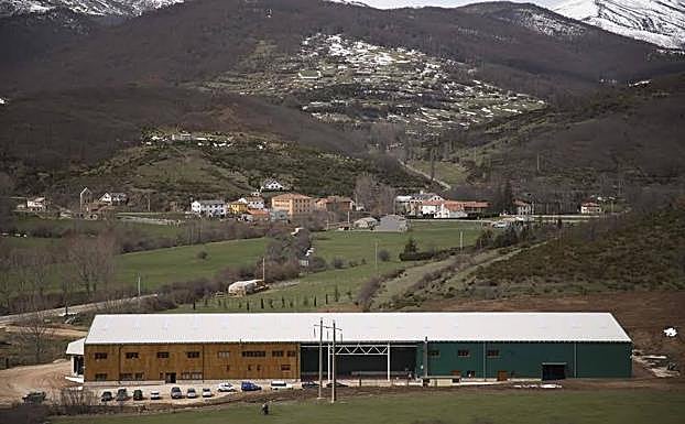 Planta embotelladora de agua, en el entorno de Lebanza. 