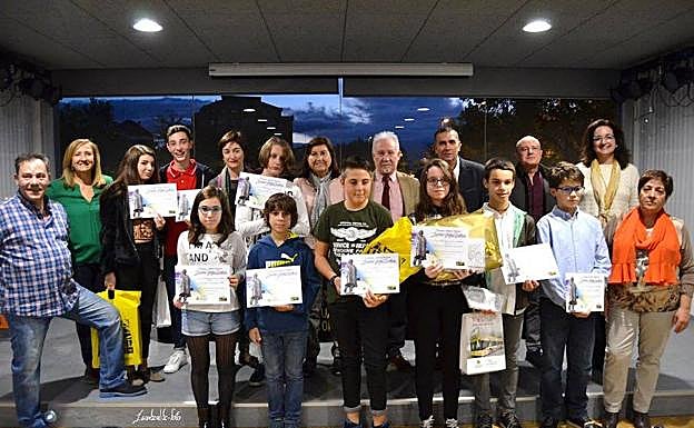 Premiados e integrantes del jurado del concurso sobre José Zorrilla. 
