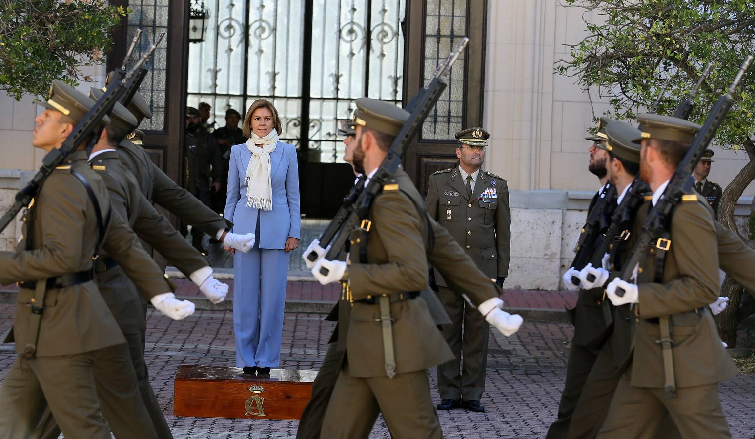 La ministra de Defensa, María Dolores de Cospedal, visita la Academia de Caballería de Valladolid