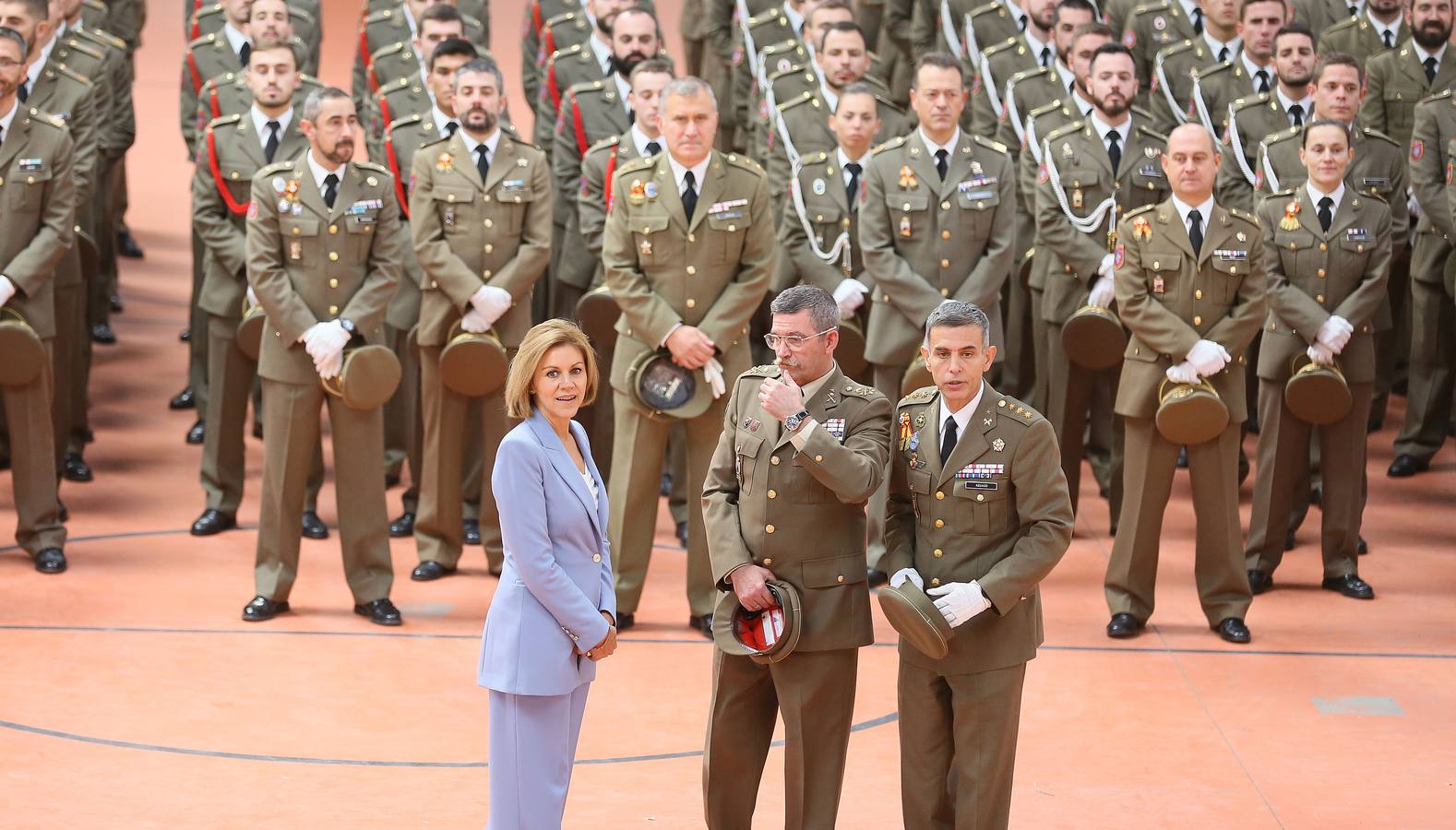La ministra de Defensa, María Dolores de Cospedal, visita la Academia de Caballería de Valladolid