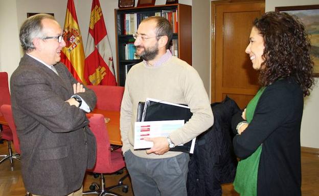 Javier López-Escobar, con Roberto García Arribas y Ruth Llorente.