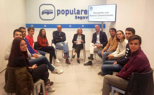Reunión de los responsables del PP con Nuevas Generaciones de Segovia.