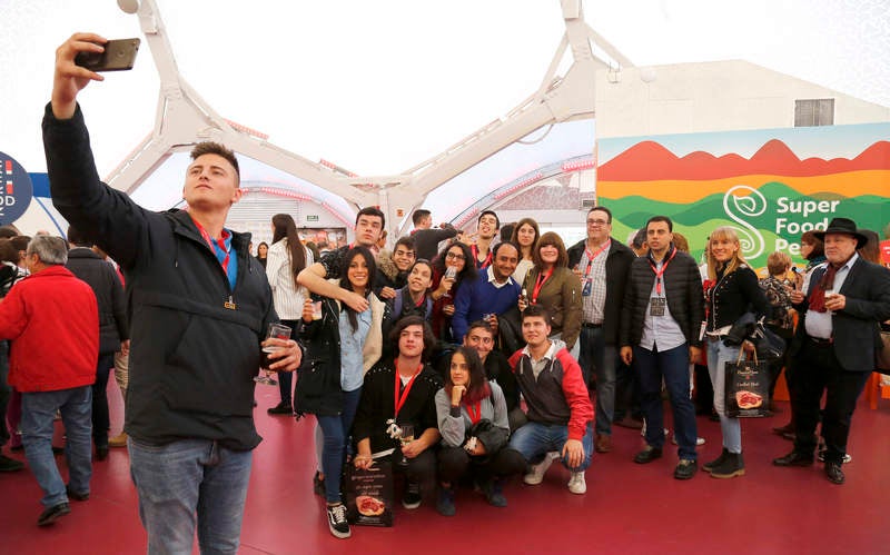 Nueve productores palentinos organizan degustaciones en el mayor 'show cooking' del mundo, que se está llevando a cabo en Valladolid