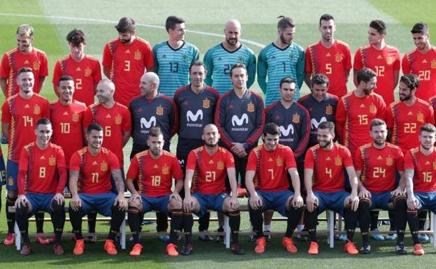 Los internacionales españoles posan en Las Rozas con la nueva camiseta. 