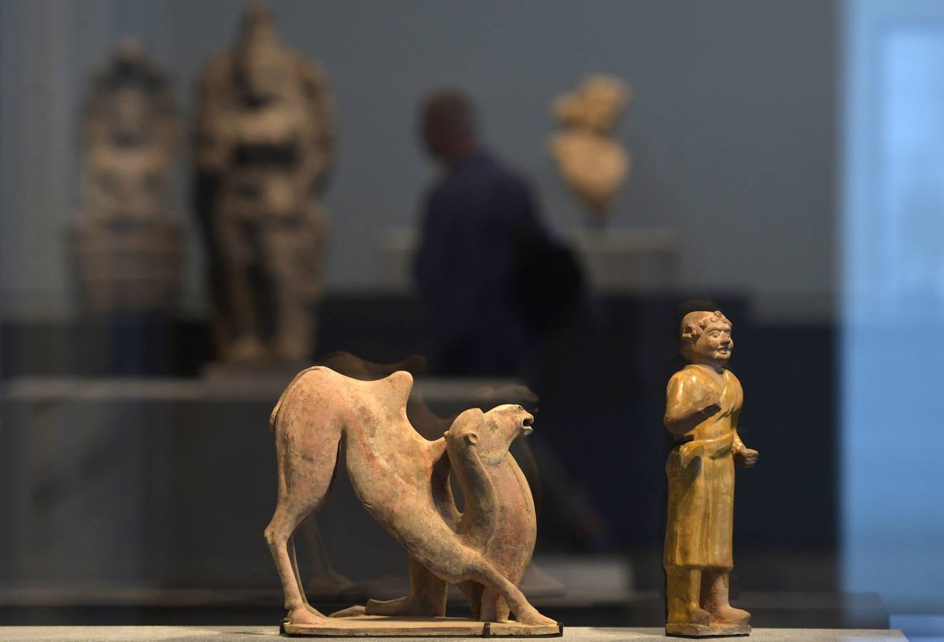 Una década después del lanzamiento del proyecto, el primer museo global en el mundo árabe, fue inaugurado ayer | En sus 6.400 metros cuadrados se exponen obras de trece galerías francesas y la colección de los Emiratos