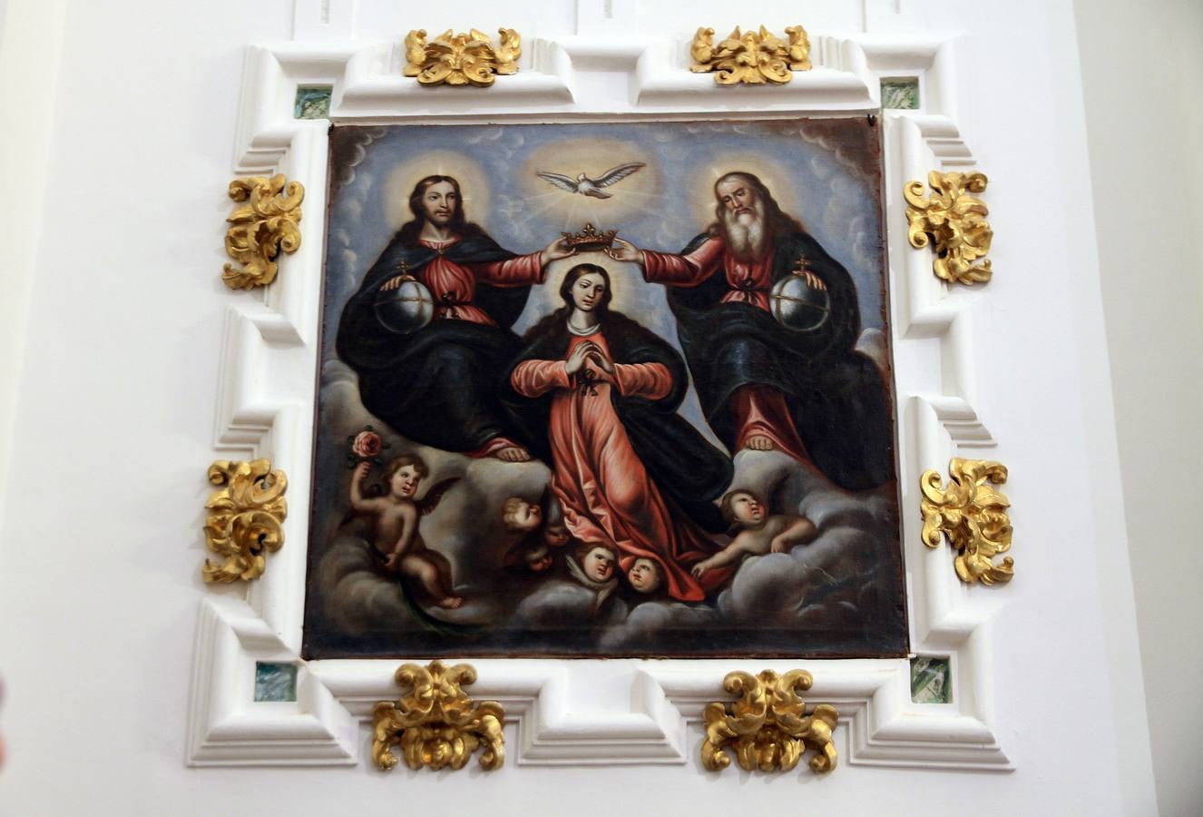 Con una inversión aproximada de 70.000 euros, las intervenciones han consistido en la reparación de los problemas de humedades y de grietas de un espacio en el que también figuran diferentes lienzos sobre la vida de la Virgen María, que también han sido rehabilitados 