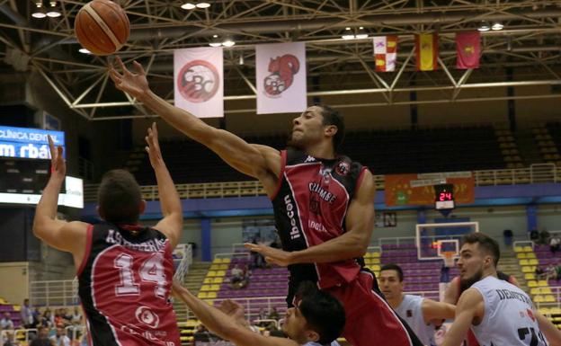 Imagen del partido del Carramimbre ante el Breogán