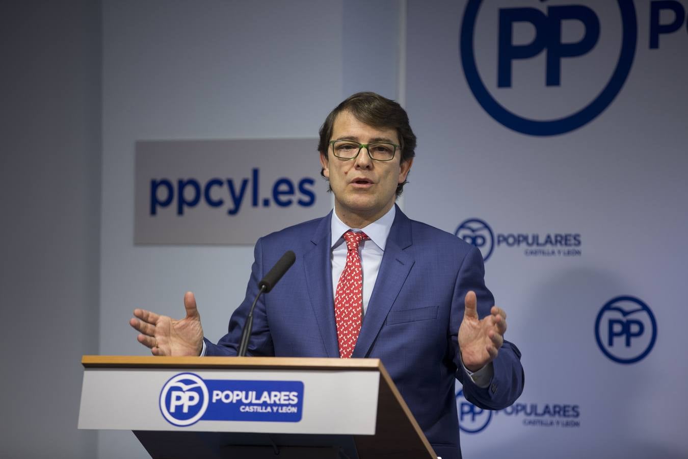 En el encuentro mantenido en la sede autonómica del PP con los líderes de la formación en las nueve provincias y los cargos electos, entre los que se contaba el presidente de la Junta, Juan Vicente Herrera, con buena parte de su equipo, Mañueco ha refrendado el respaldo de los 'populares' castellanos y leoneses al PP de Cataluña