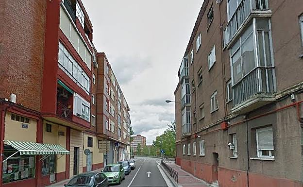 Calle Manantial en una imagen de Google Maps; el domicilio en el que se encontró buena parte de la droga se encuentra en esta vía.
