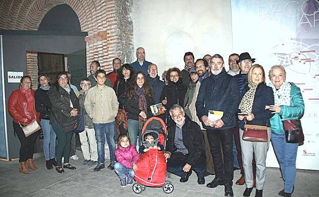 Último grupo que entró en la iglesia de San Esteban.