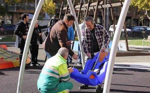 : El alcalde de Zamora, Francisco Guarido, visita el parque de Las Viñas. 