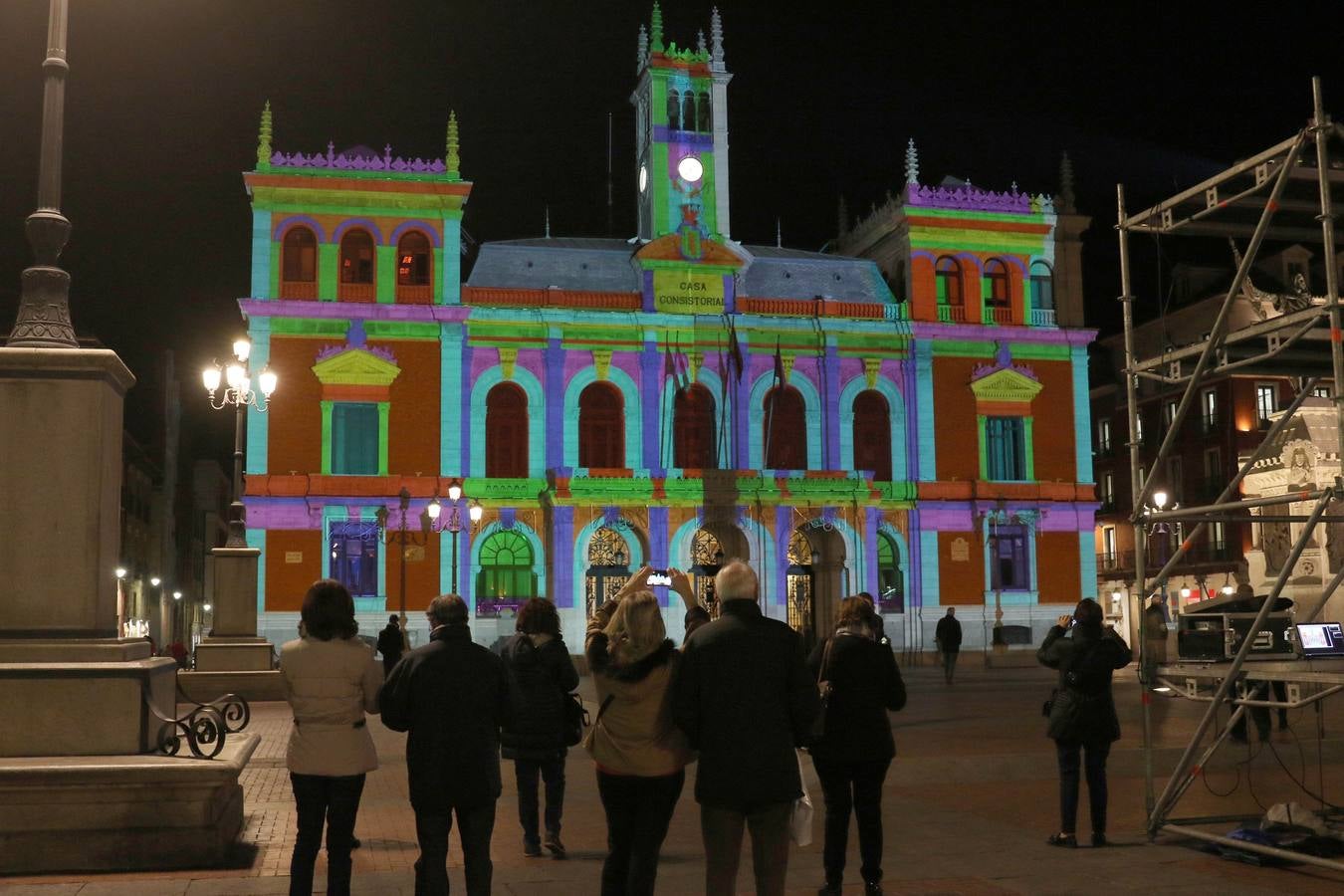 Las proyecciones sobre la fachada del Ayuntamiento se enmarcan dentro de la campaña navideña que ambientará la Plaza Mayor