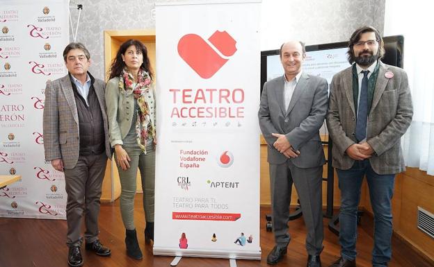 Chema Viteri (Teatro Calderón), la concejala Ana Redondo, Santiago Moreno (Fundación Vodafone) y Javier Jiménez (Aptent Soluciones). 