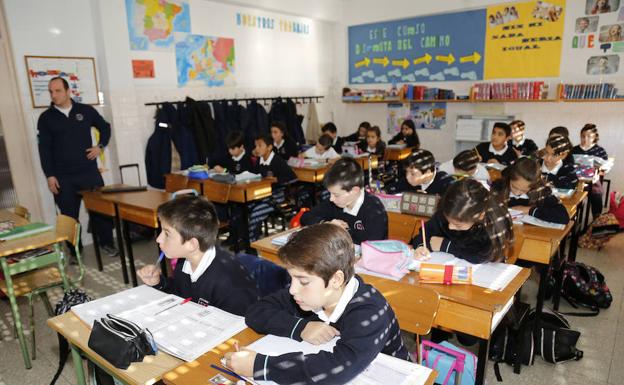 Alumnos de Primaria del colegio Santa Rita, en una clase. 