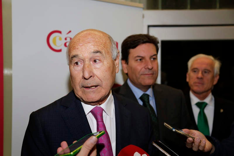 El presidente de la entidad, Vicente Villagrá, destaca el compromiso de los premiados en la creación de empleo