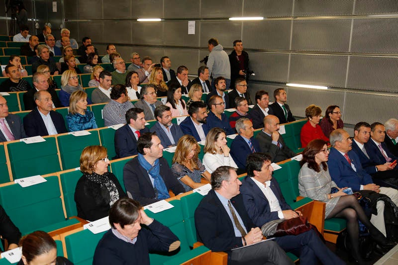 El presidente de la entidad, Vicente Villagrá, destaca el compromiso de los premiados en la creación de empleo