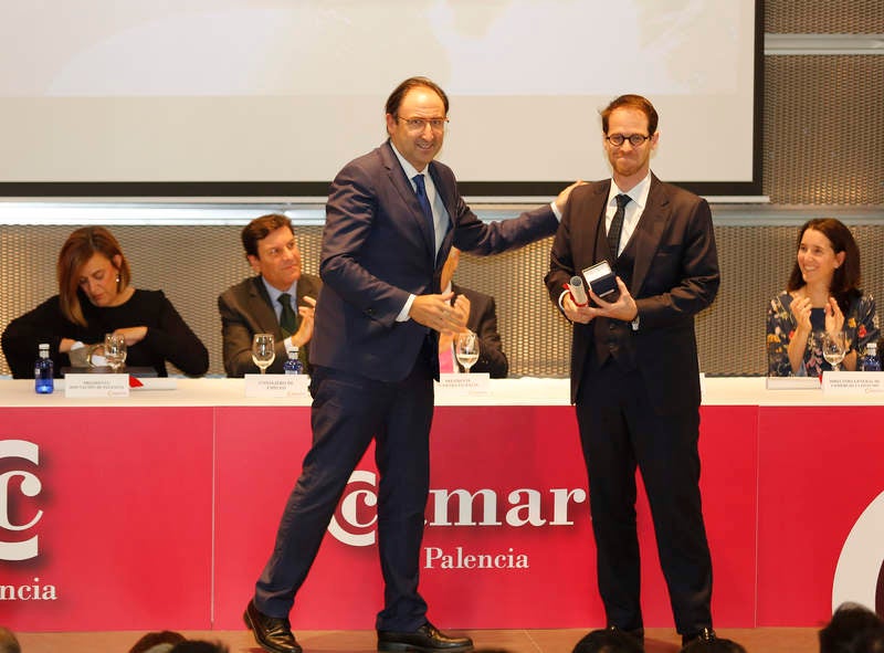 El presidente de la entidad, Vicente Villagrá, destaca el compromiso de los premiados en la creación de empleo