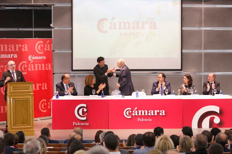 El presidente de la entidad, Vicente Villagrá, destaca el compromiso de los premiados en la creación de empleo