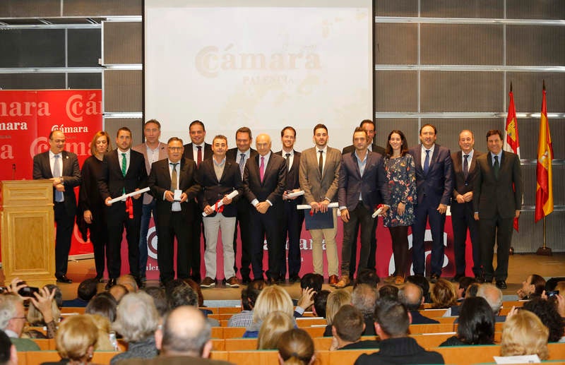 El presidente de la entidad, Vicente Villagrá, destaca el compromiso de los premiados en la creación de empleo