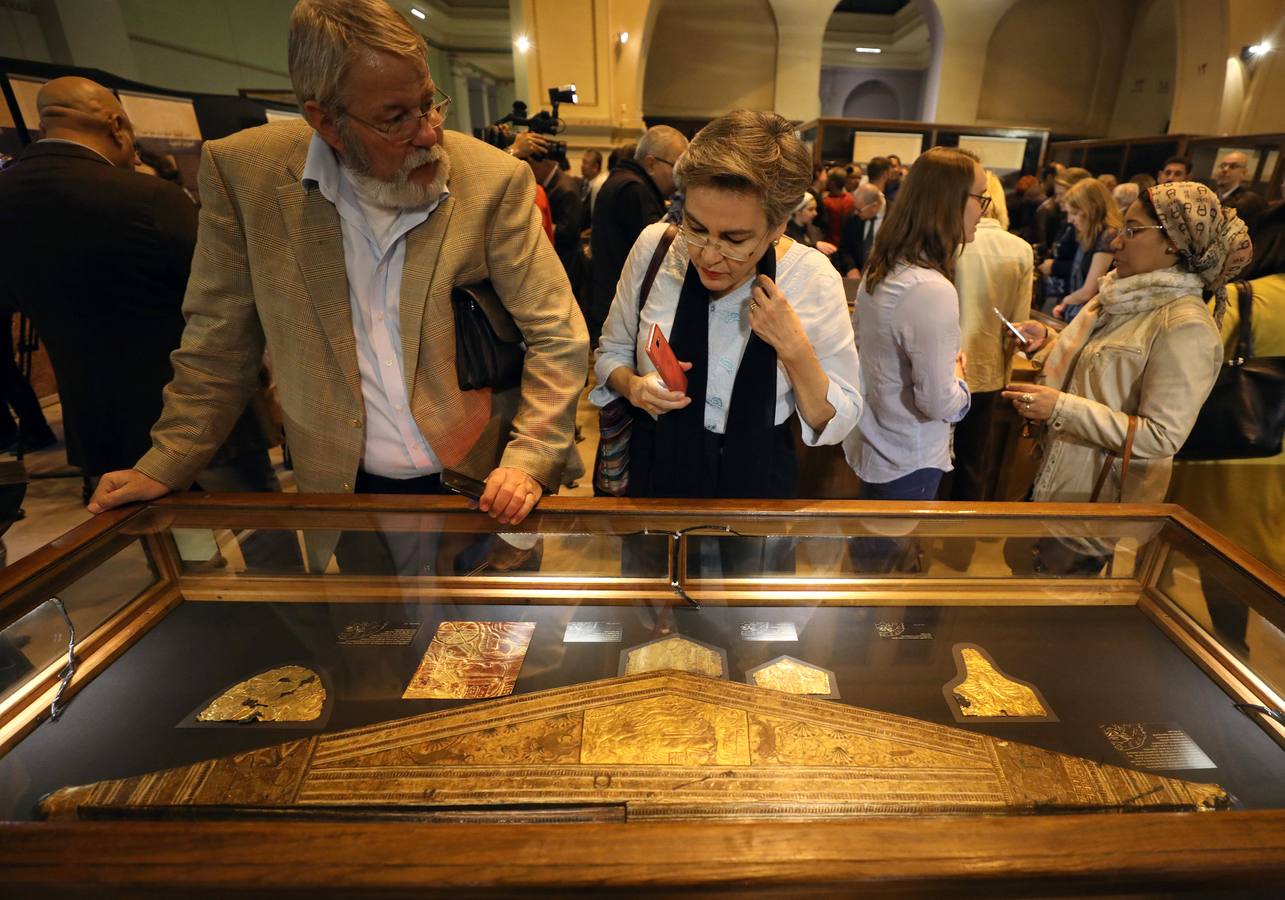 Un montón de piezas de oro y cuero del 'faraón niño' fueron olvidadas en 1922 por el descubridor del sepulcro y ahora vuelven a relucir en una exposición en el Museo Egipcio de El Cairo