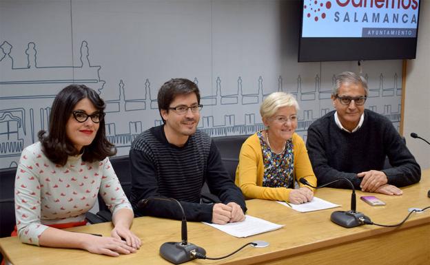 Carrera, De la Mora, Morenno y Risco, en la sala de prensa del Ayuntamiento.
