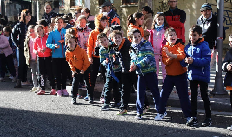 El centro ha celebrado la III Carrera Solidaria, en la que los alumnos han corrido por el Paseo del Otero para recaudar fondos para ayudar al proyecto de comedores escolares de la Fundación Hombres Nuevos de Bolivia, que preside el obispo emérito de Palencia Nicolás Castellanos