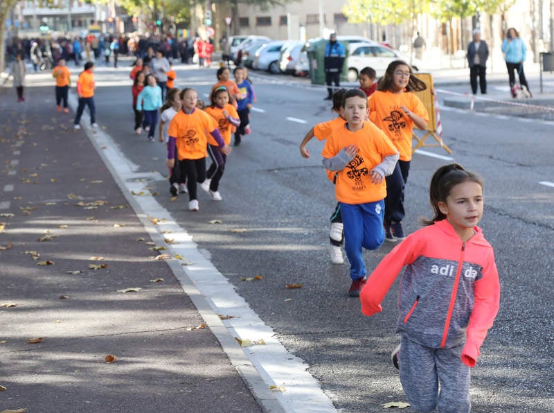 El centro ha celebrado la III Carrera Solidaria, en la que los alumnos han corrido por el Paseo del Otero para recaudar fondos para ayudar al proyecto de comedores escolares de la Fundación Hombres Nuevos de Bolivia, que preside el obispo emérito de Palencia Nicolás Castellanos