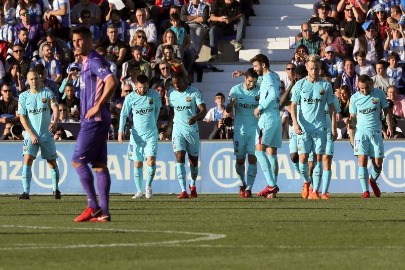 Las mejores fotografías del partido correspondiente a la 12ª jornada de Liga que el Leganés y el Barcelona jugaban en Butarque horas antes del gran derbi madrileño en el Wanda metropolitano