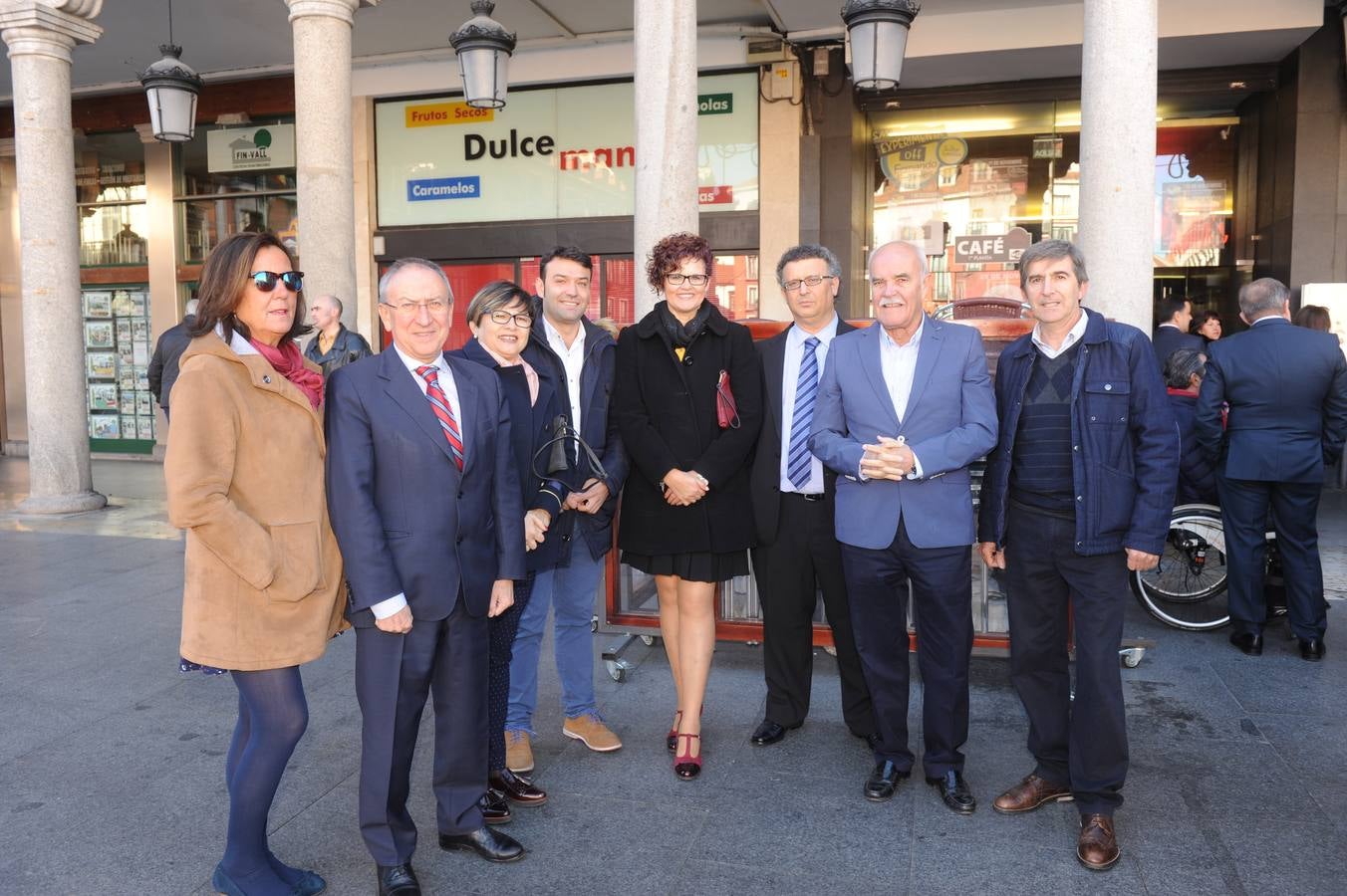 Mercedes Abril, el senador Emilio Álvarez; Francisca Barriales; el alcalde de Tordesillas, José Antonio González Poncela; Pilar Sastre con su marido, Alberto de Paz, alcalde de Villavicencio; el alcalde de Portillo, Ignacio Álvarez, y Sabino de la Rosa.