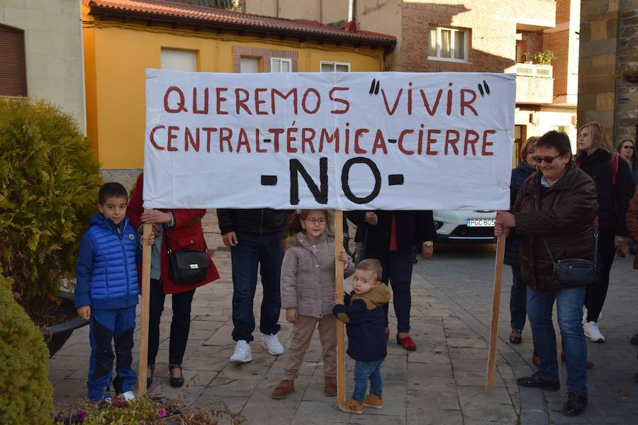 Manifestación en Velilla del Río Carrión por el cierre de la central