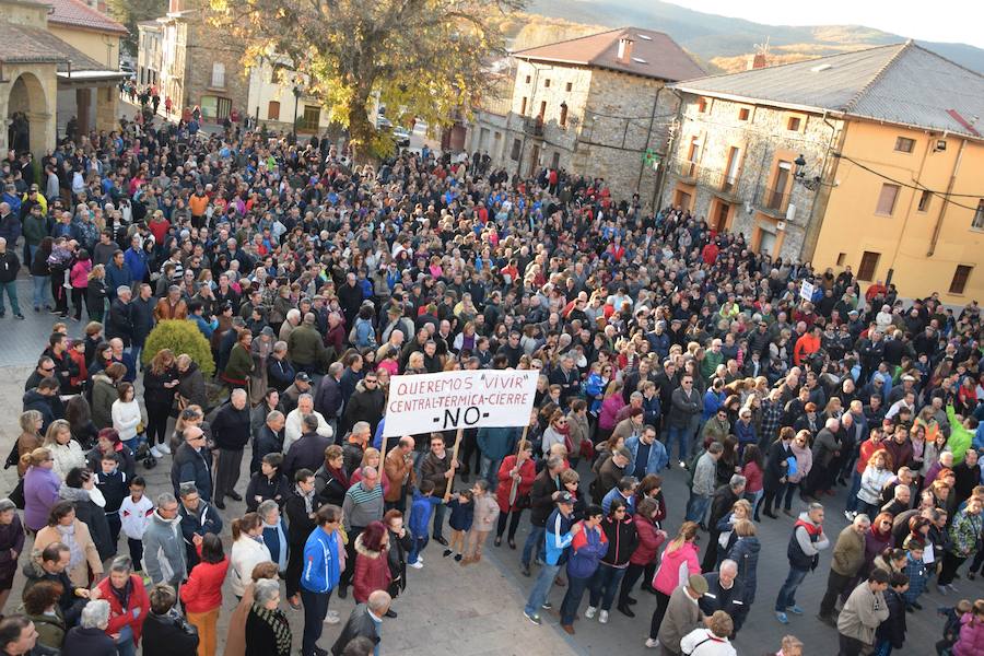 Manifestación en Velilla del Río Carrión por el cierre de la central