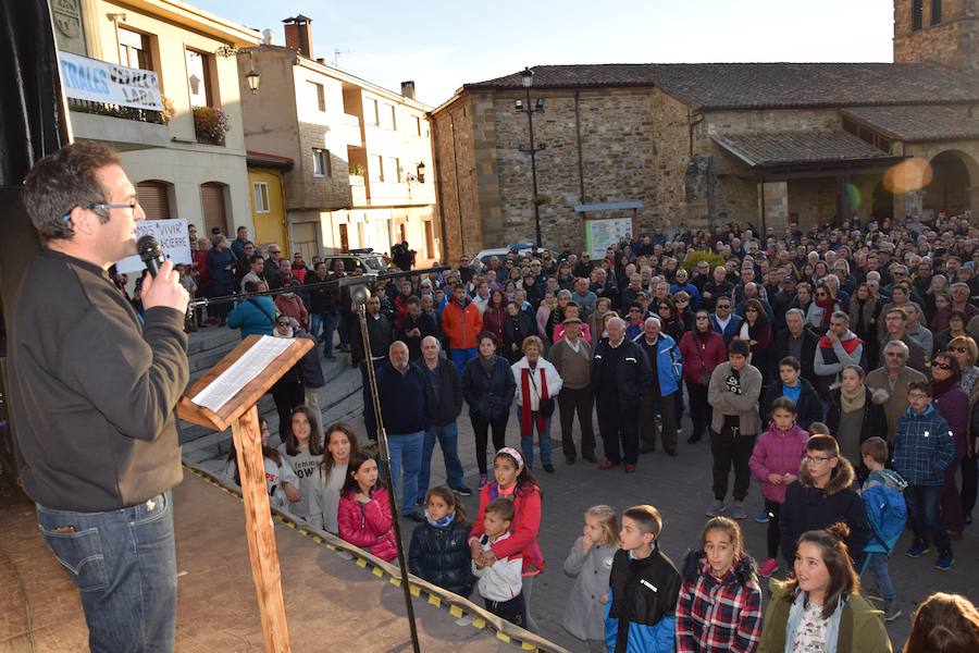 Manifestación en Velilla del Río Carrión por el cierre de la central