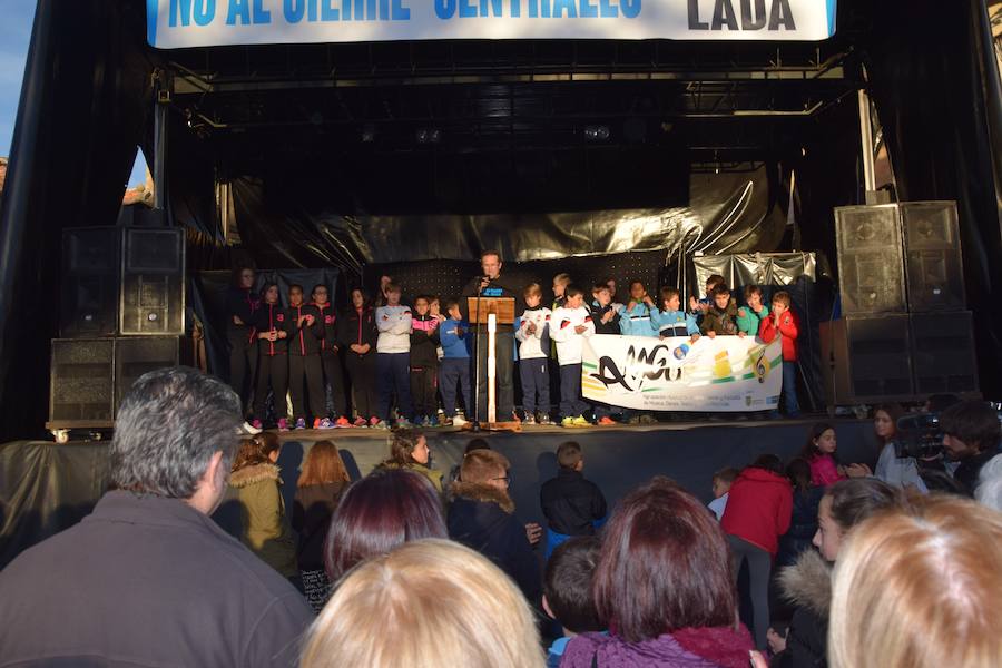 Manifestación en Velilla del Río Carrión por el cierre de la central