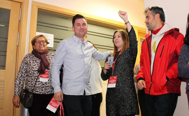 Galería. Cendón se impone en las primaras del PSOE. 